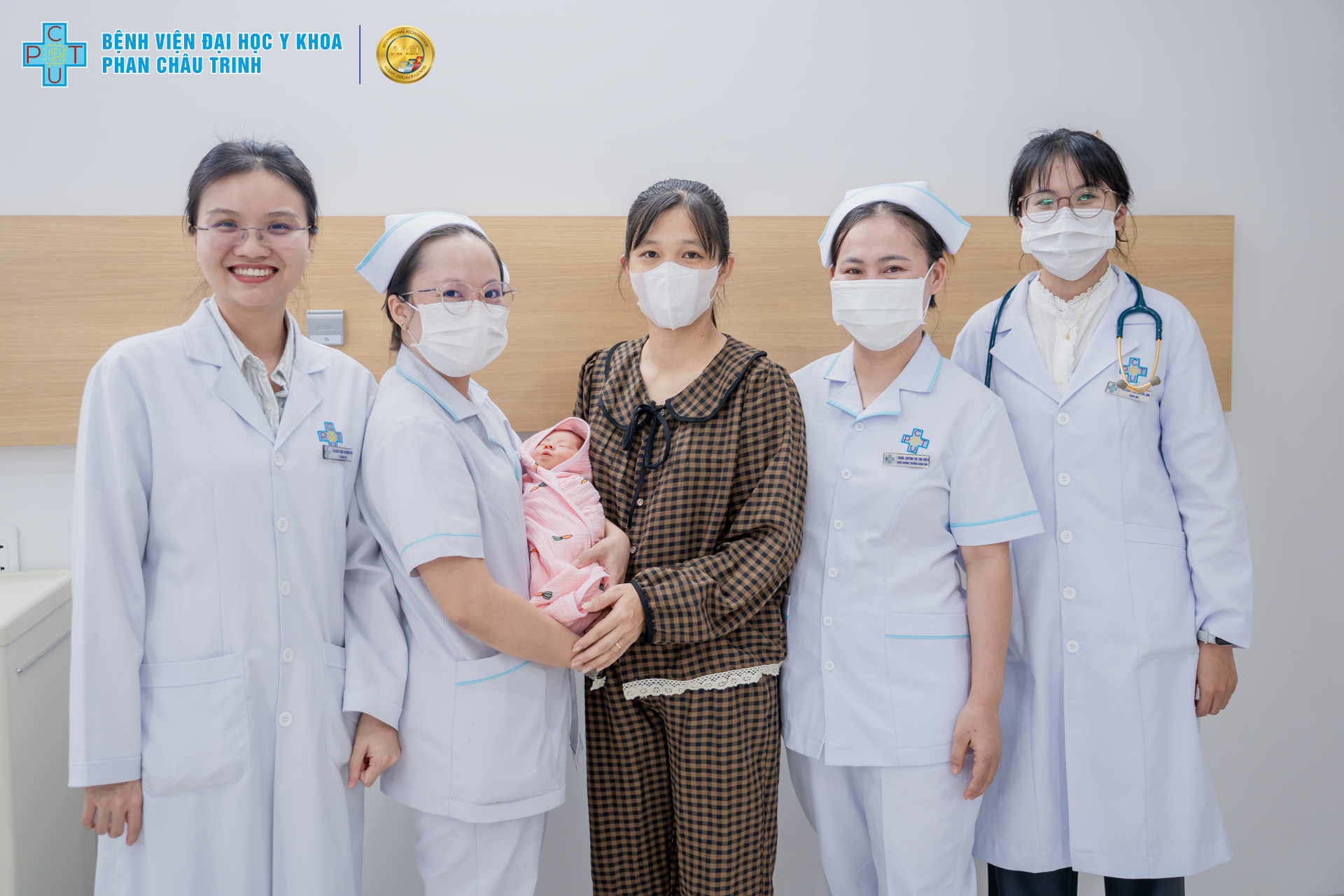 em be chao doi o tuan thu 35