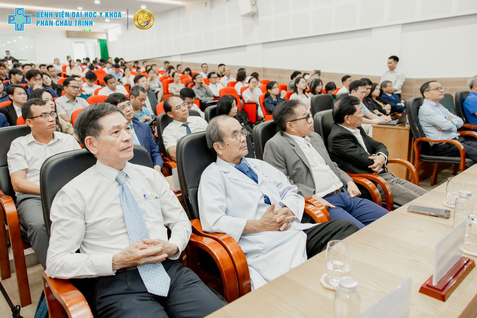 sau_hoi_thao_kinh_vi_phau_zeiss_kinevo_900s_tai_benh_vien_dhyk_phan_chau_trinh_5