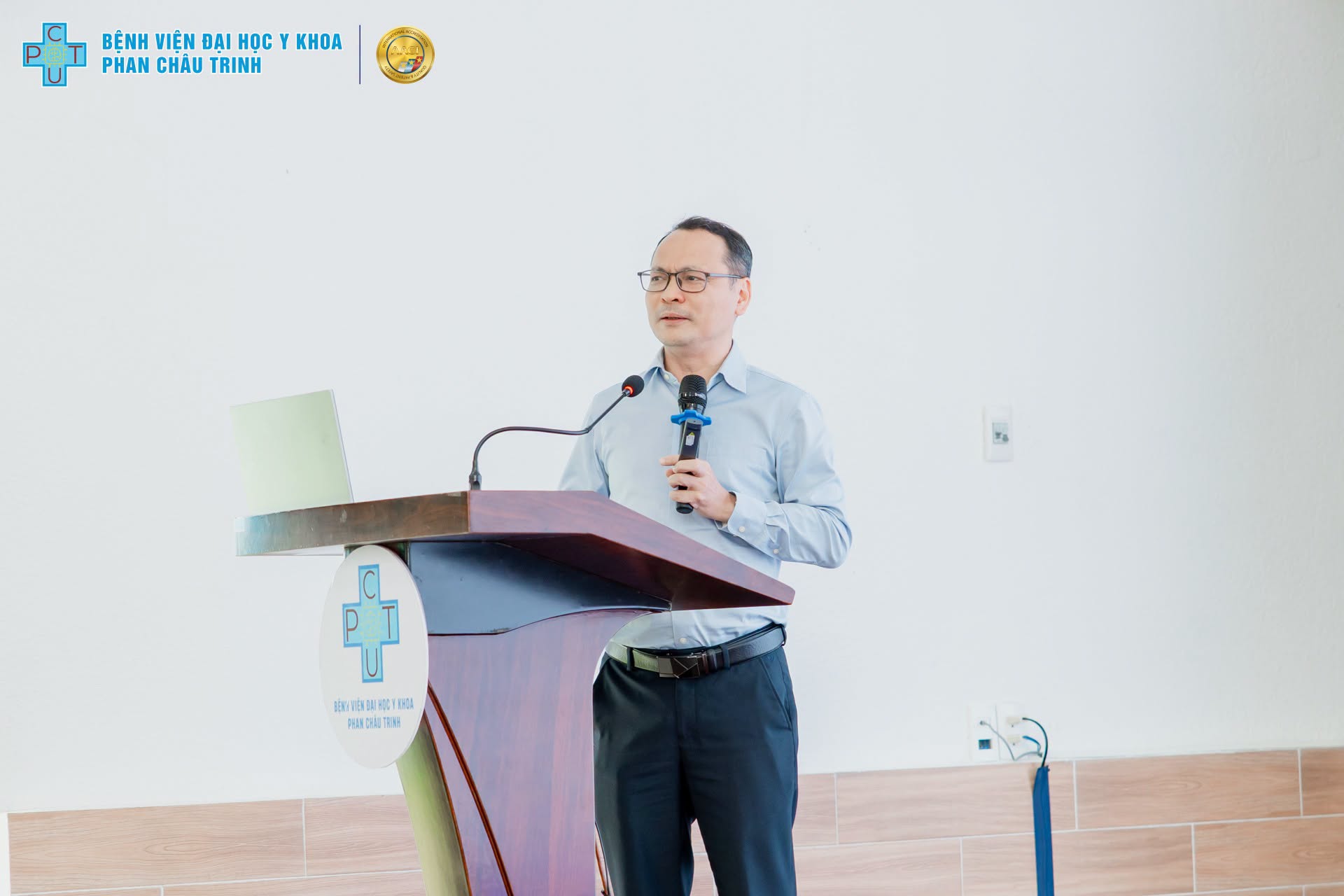 sau_hoi_thao_kinh_vi_phau_zeiss_kinevo_900s_tai_benh_vien_dhyk_phan_chau_trinh_9